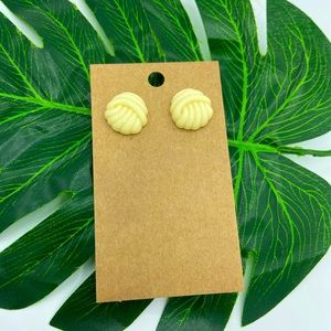 Celuloide stud earrings